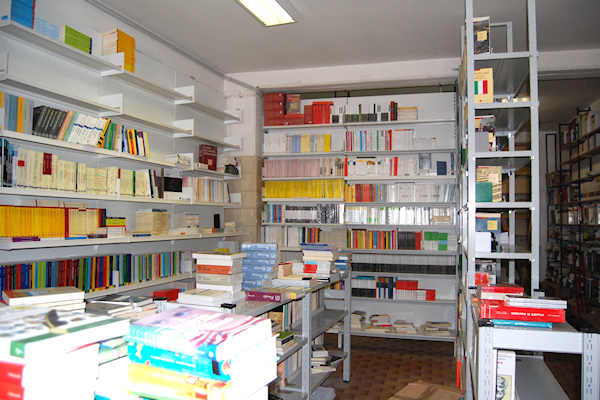 la nuova sede della libreria universitaria, oggi in via strinella sempre a L'Aquila